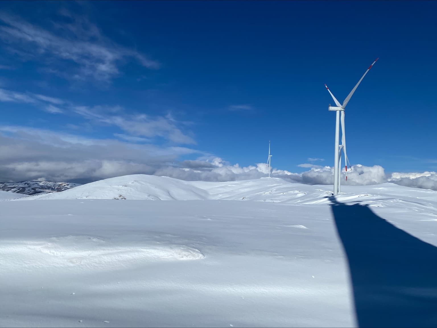 Karlı arazide rüzgâr enerjisi santrali